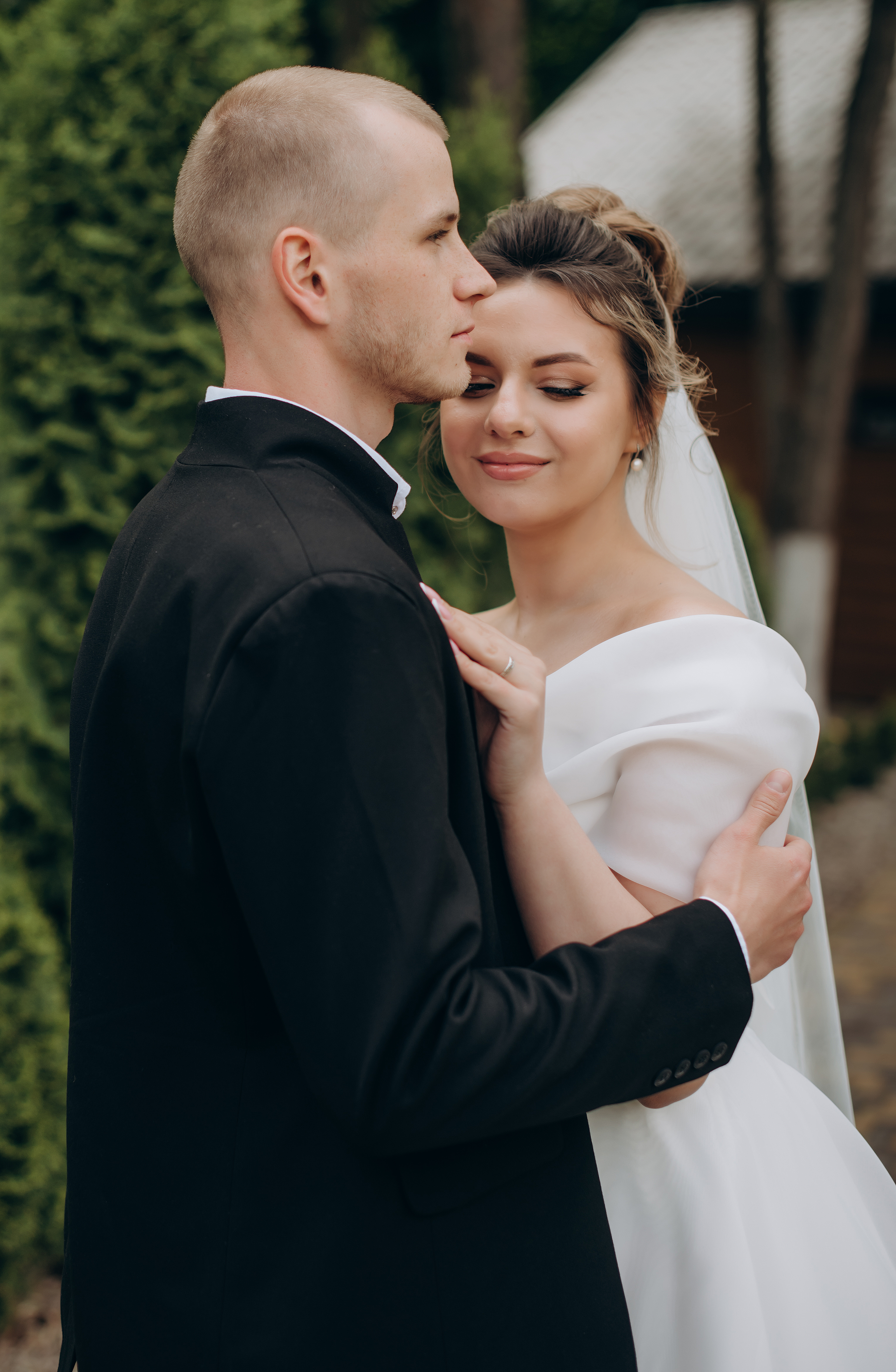 Oleksandra and Dmytro on their wedding day